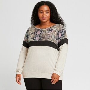 Snake Print Colorblock Long Sleeve Pullover – Soft Stretch Casual Top – NWOT (L)